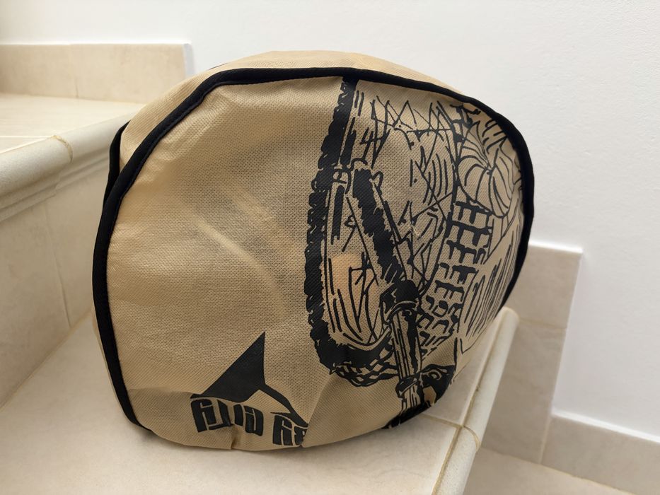 Capacete By City