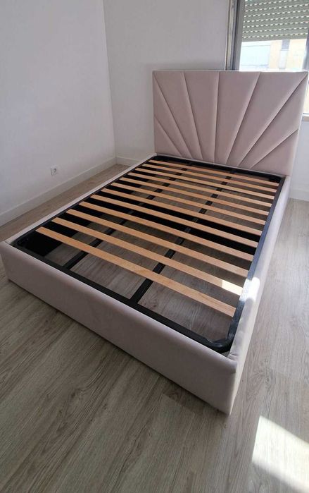 Camas De Casal Estofadas ALTA GAMA - MODELO RAYOS - Top de Gama 190x140m Estrado Incluído!!