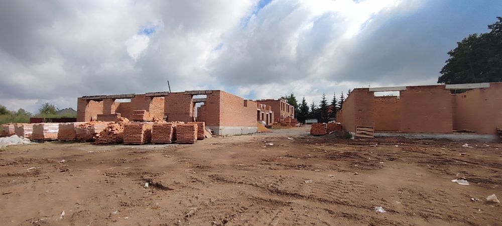 Продаж таунхауса без комісії! В місті біля озера на етапі будівництва