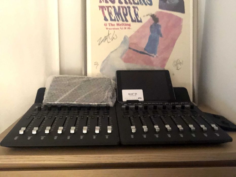 AVID S1 DAW Controller + iPad Air64309609894914120
