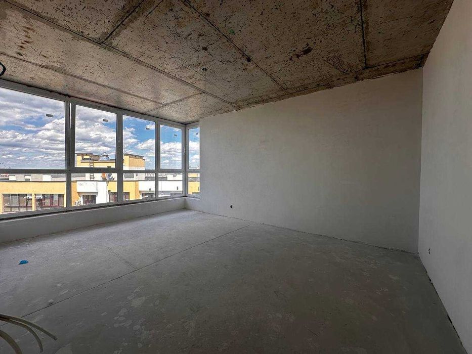 Здана 2 кім. кв з частовим ремонтом в ЖК Листопад