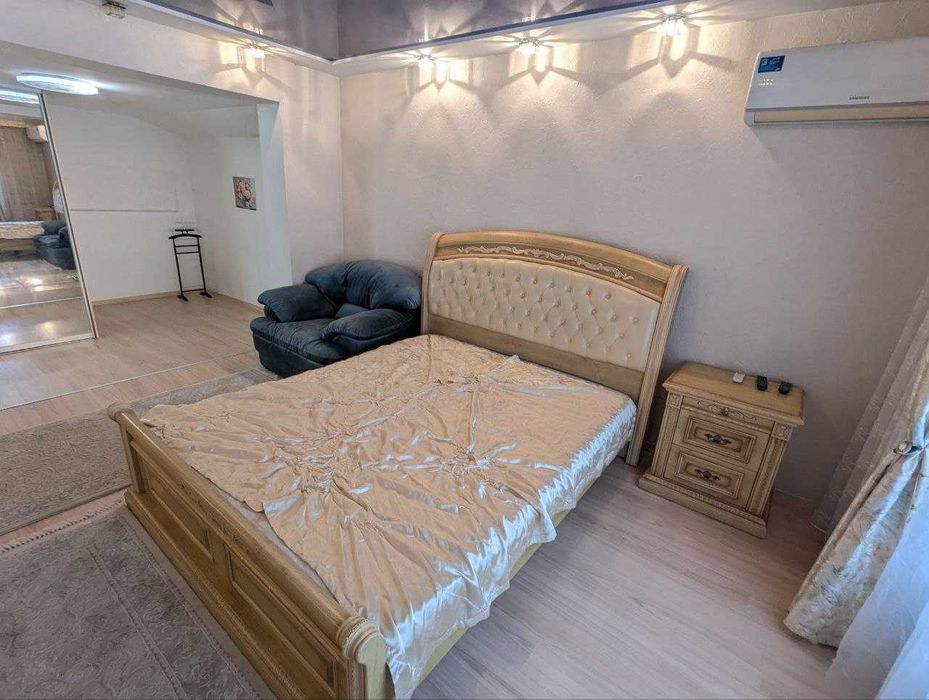 Оренда 4х кімн квартира центр міста, вул. Пластова