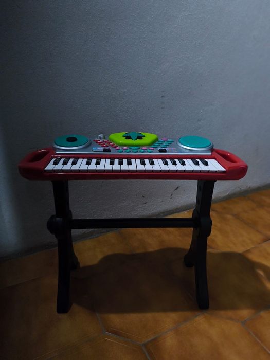 Orgao de brincar imaginarium funciona a pilhas