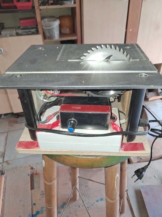 Minikrajzega z rozruchem elektrycznym.