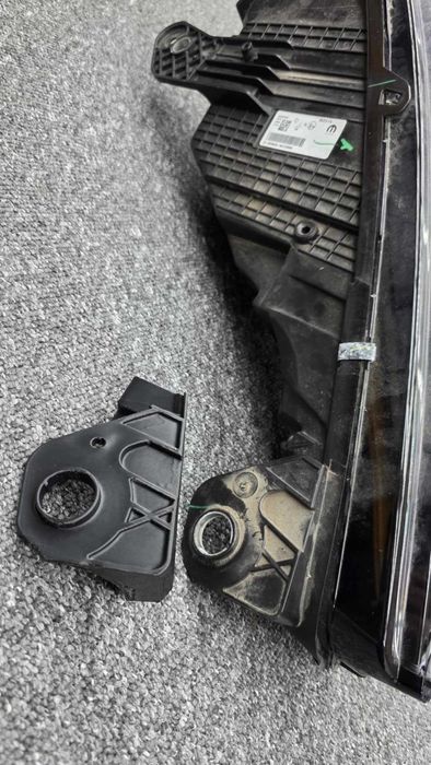 Uchwyt reperaturka górnego mocowania reflektor Alfa Romeo Stelvio NOWE
