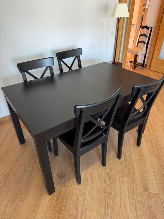 Mesa de jantar extensivel com 4 cadeiras
