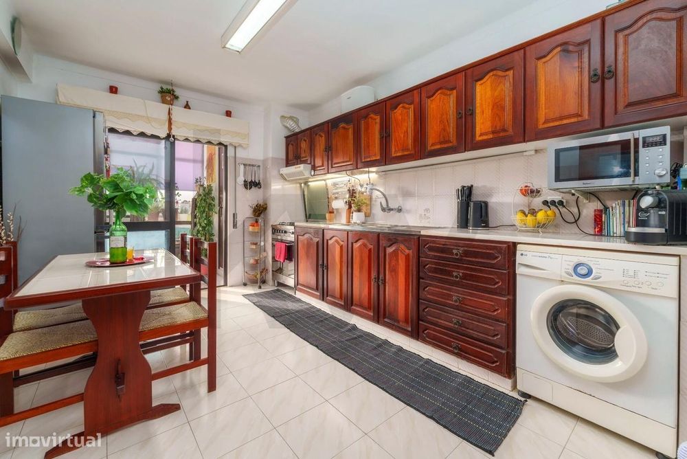 Apartamento T2, com áreas muito amplas e em muito bom estado de cons