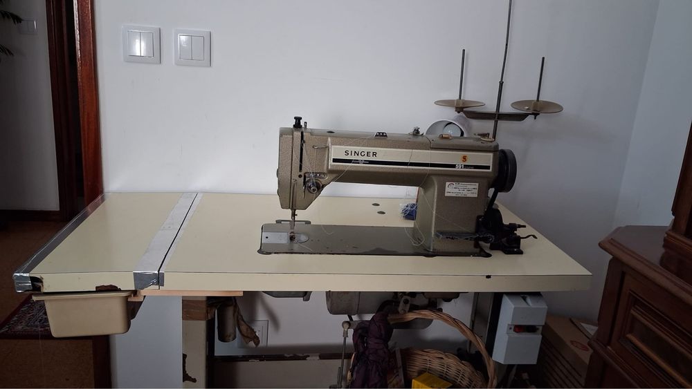 Máquina de Costura da Singer