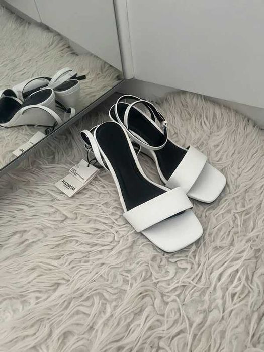 *Nowe* Białe sandałki na koturnie Pull&Bear r.36