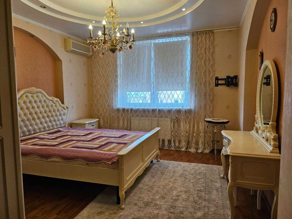 Оренда 2-кімнотної квартири, Дніпровський район, метро Лівобережна, вулиця Раїси Окіпної 4А.