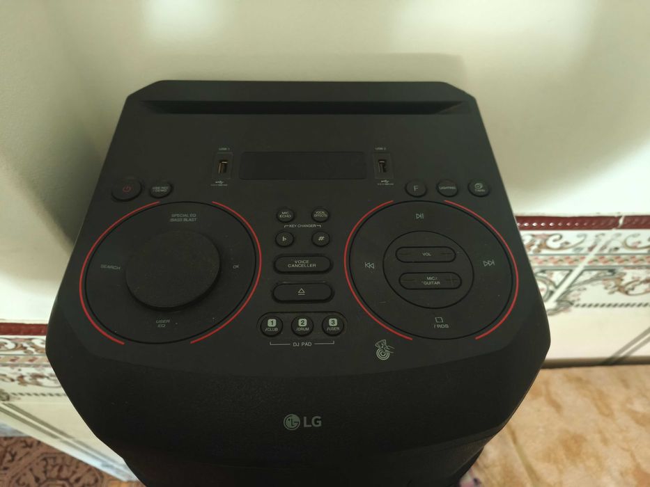 Coluna LG XBOOM ON7 500W Bluetooth com Luzes LED