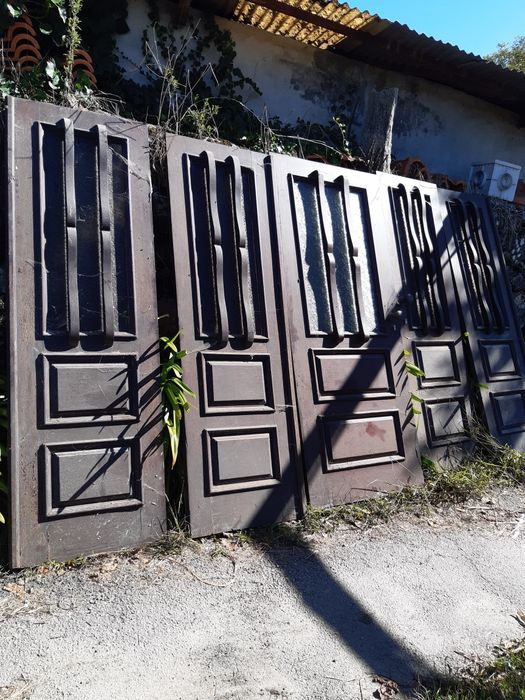 Barias portas em bom estado