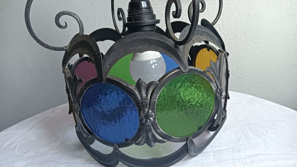 Stara uszanowana lampa witrażowa