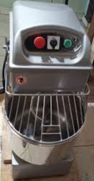 Тестомесильную машину на 30кг