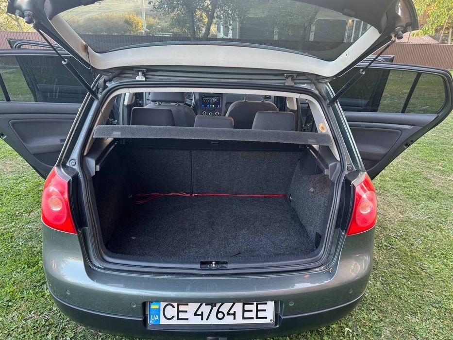 Golf V 2004 року.