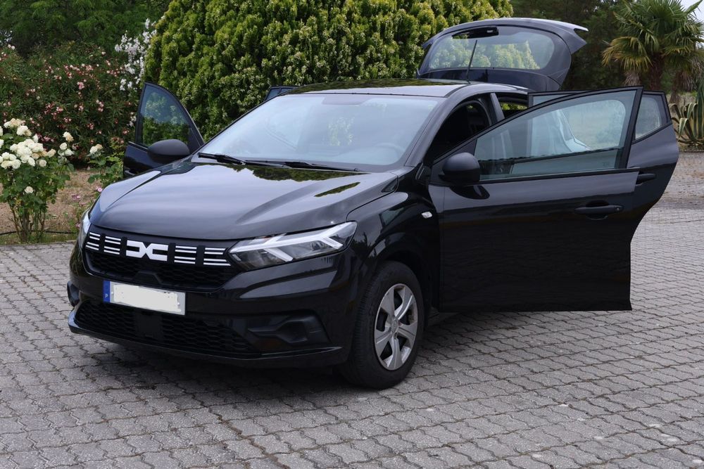 Dacia Sandero III Essential SCe 65 | Outubro 2023 | 17.000 km | Única Proprietária | Garantia Dacia