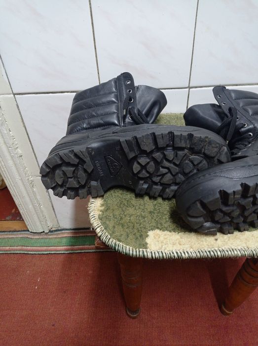 Продам берцы кожаные 42 размер