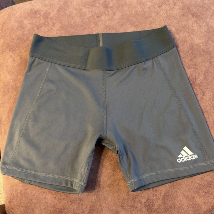Жіночі шорти для фітнеса adidas