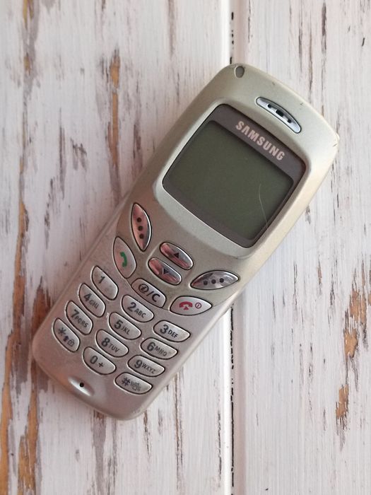 Мобільний телефон Samsung