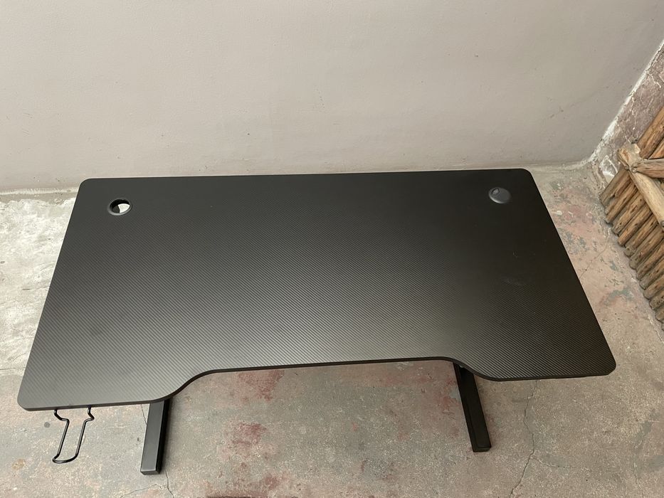 Biurko gamingowe z regulowaną wysokością