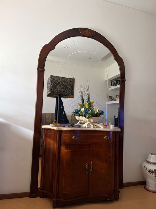 Móvel com espelho