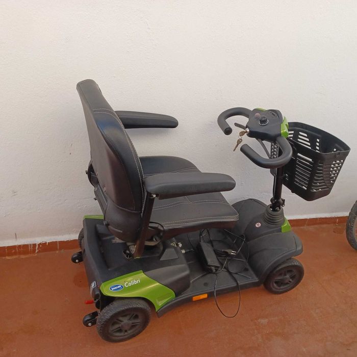 Scooter Colibri da Invacare a andar bem 50% desconto