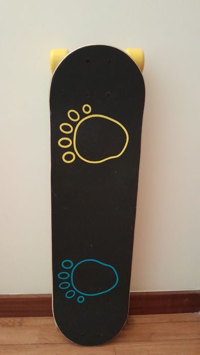 Skate preto da marca decatlhon