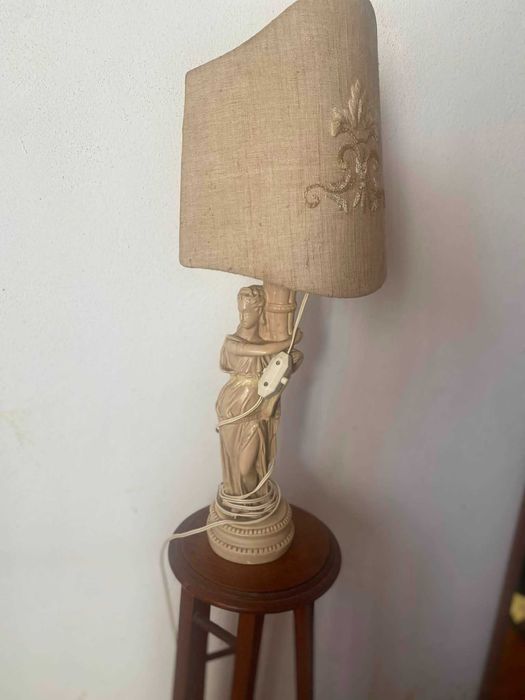Coisas antigas,quadros cadieiros e vasos