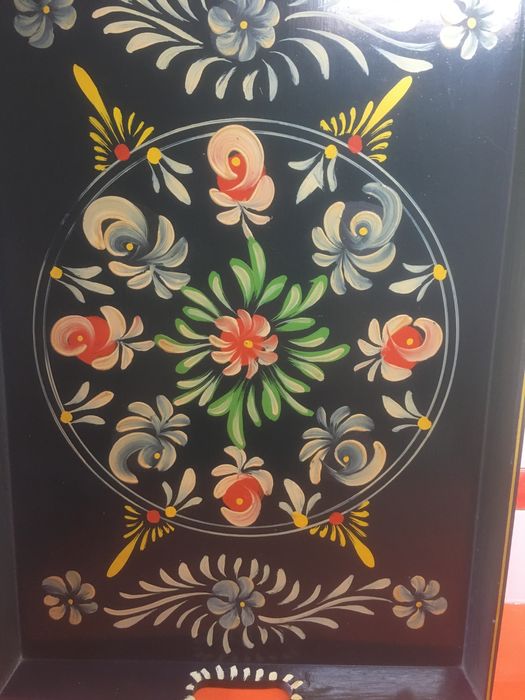 Tabuleiro pintado å mão