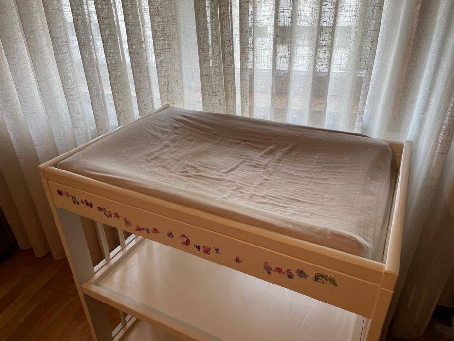 Movel muda fraldas IKEA com esponja