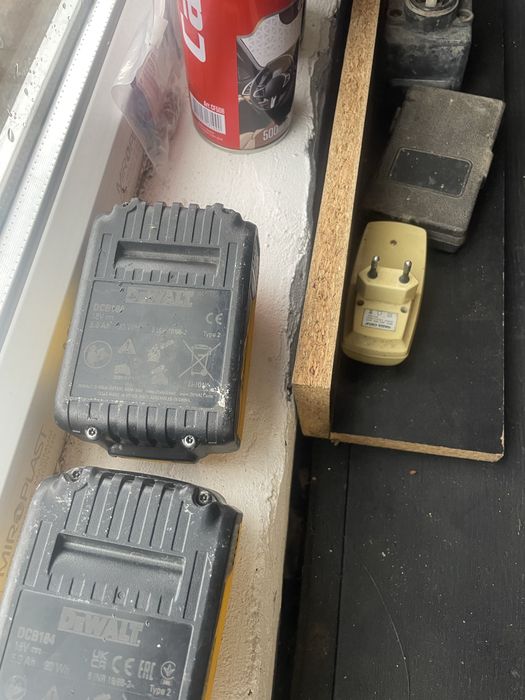 Продам  батареї  Dewalt
