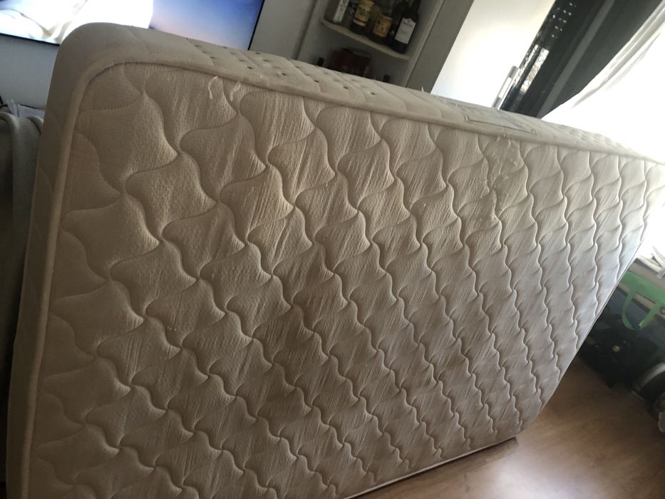 Estrado cama com colchão