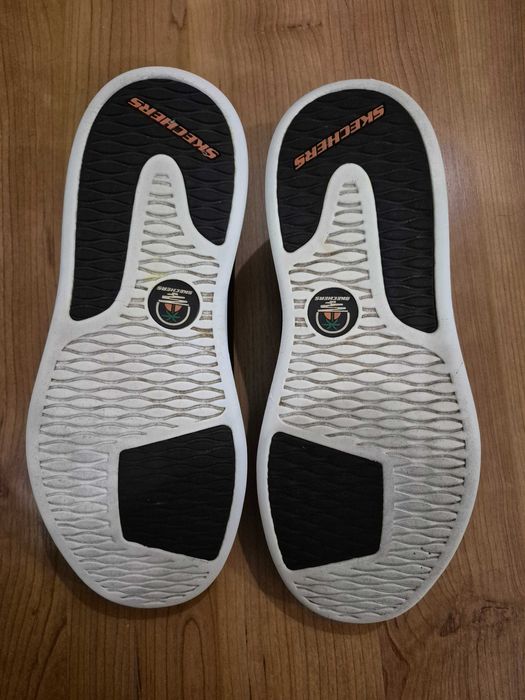 Продам кеди Skechers