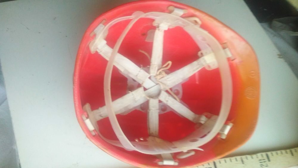 Захисна каска "Труд" будівельна (або докера) часів СССР