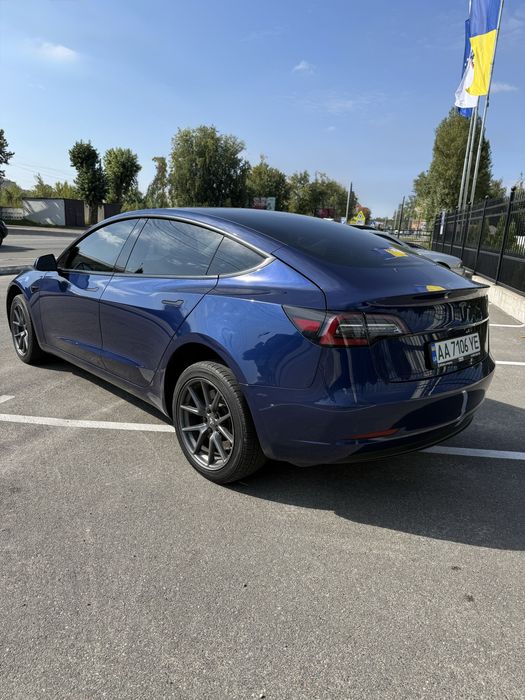 Tesla model 3 2023 залізо фосфат
