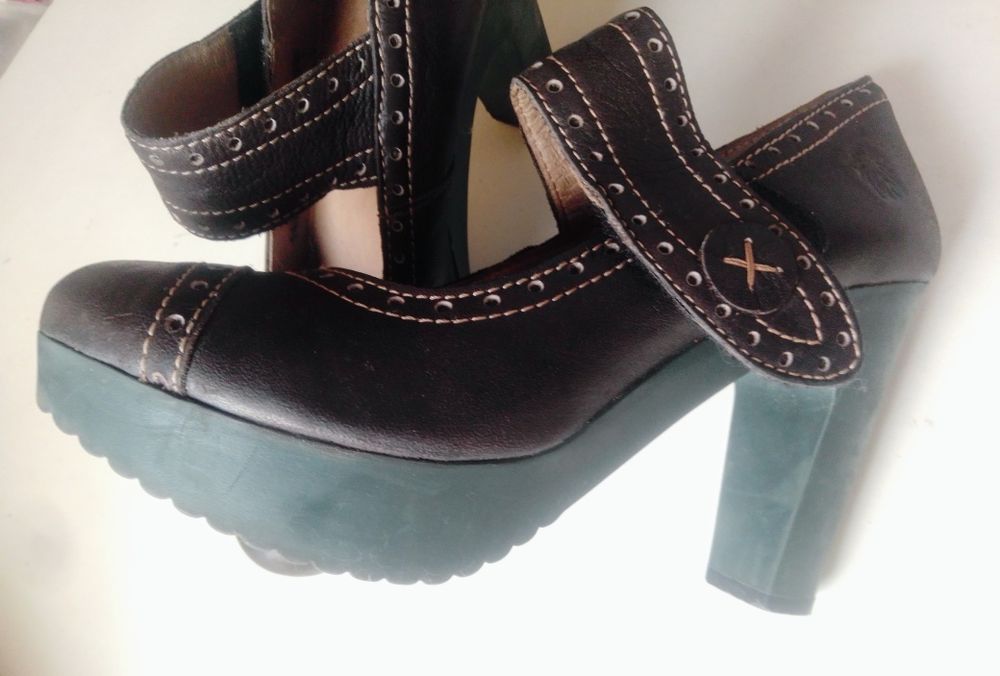 Sapatos de senhora Fly London N.37.