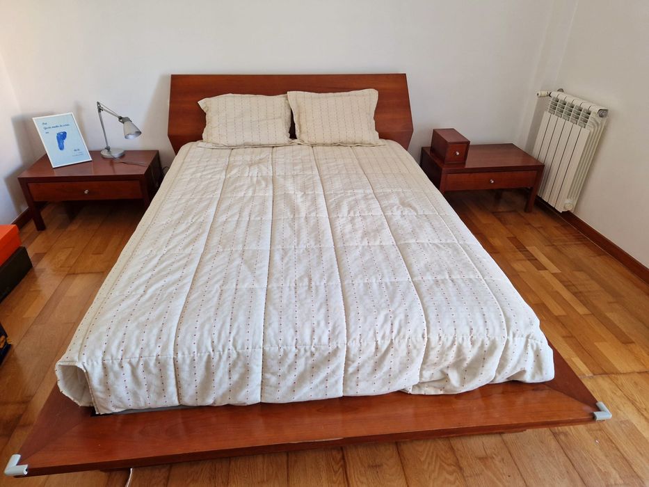 Cama, mobília e colchão