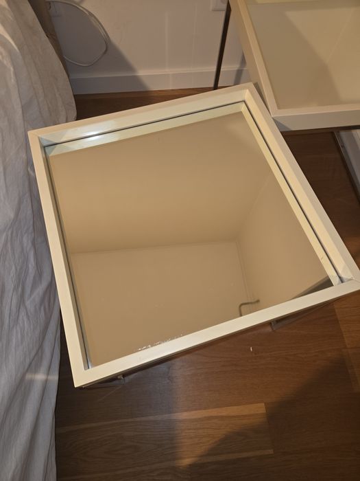 Mesa-de-cabeceira lac. mate belje escuro com pés inox