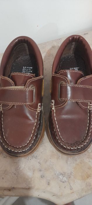 Sapatos menino 26