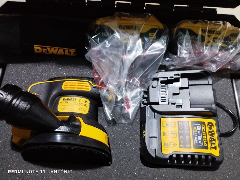 Lixadora Rotorbital sem escovas XR 18V com 2 Baterias Li-Ion 5,0Ah