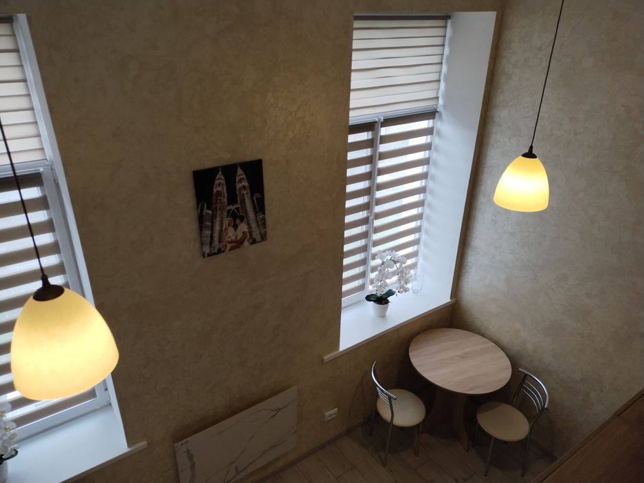 Сдам посуточно,подобово Двухуровневую  студію на левом березі район 9-