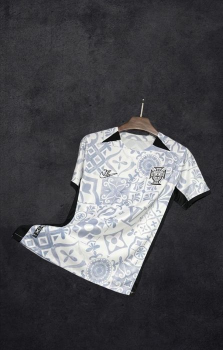 Camisola de Portugal & LV