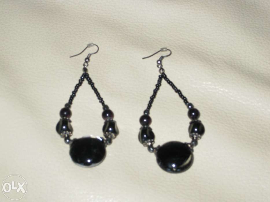 Brincos pretos