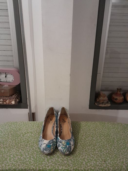 Vendo Sapatos de Senhora EMILIO LUCA muito bonitos como novos