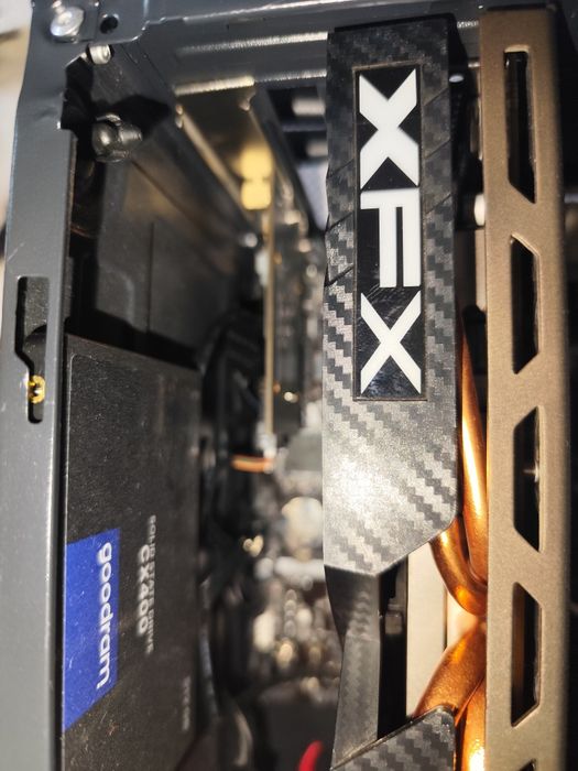 Komputer i7 9700 Radeon rx580 8 GB RAM 16 GB DDR4 Dysk 512GB SSD