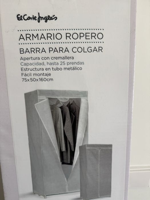 Roupeiro de campismo em tela branca