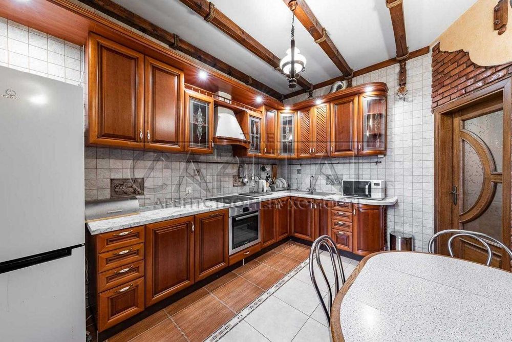 Продаж квартири, вул. Дмитрівська, метро Лук'янівська, Центр