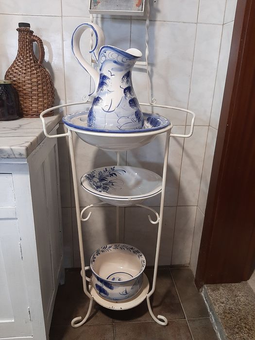 Vendo  lavatorio  antigo  completo  com loiça