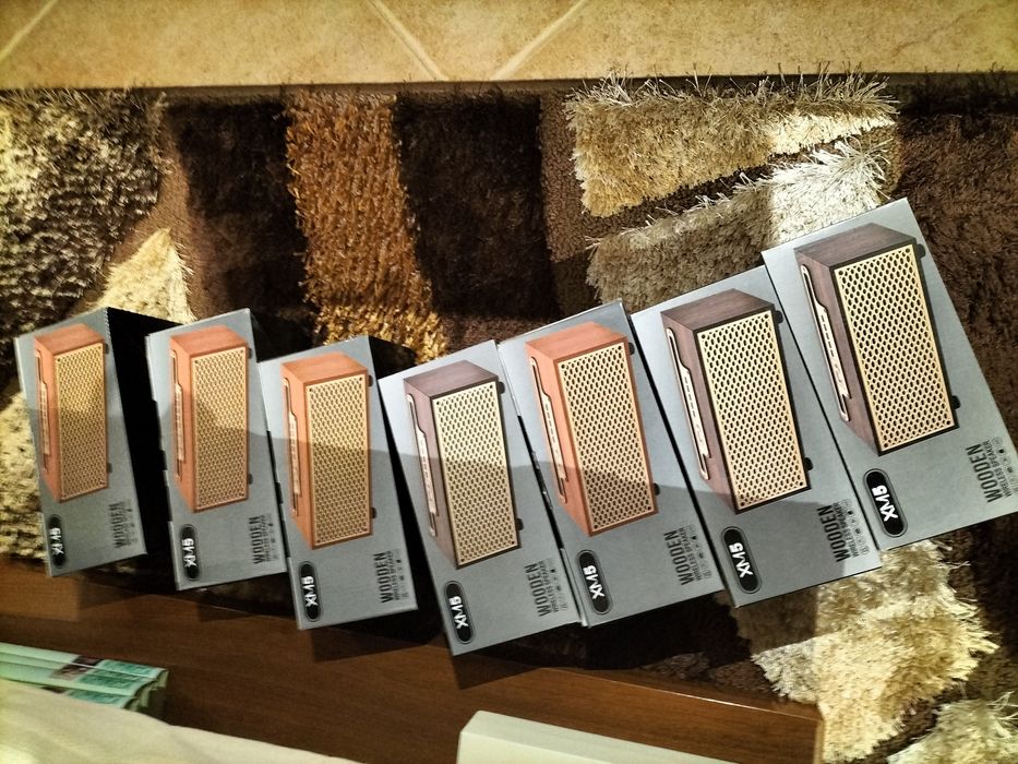 Coluna de som tem rádio