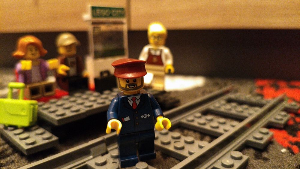 LEGO City 60197 - Pociąg pasażerski (Zestaw złożony)